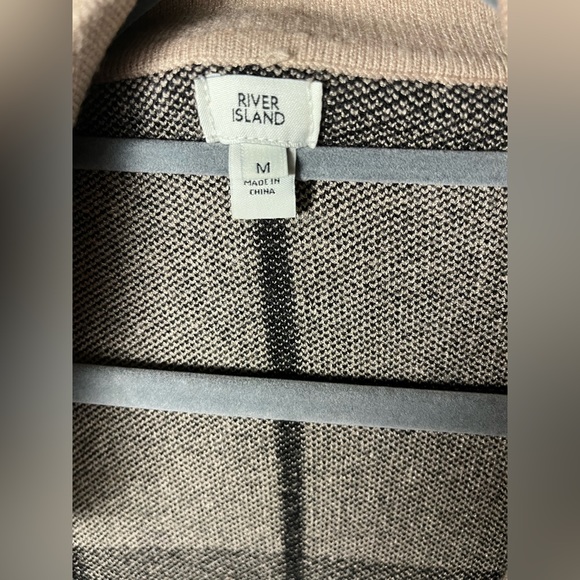 River island, size medium, long and thick cardigan - Picture 2 of 9